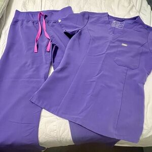 Figs XS slim Catarina and XXS petite Livingston.